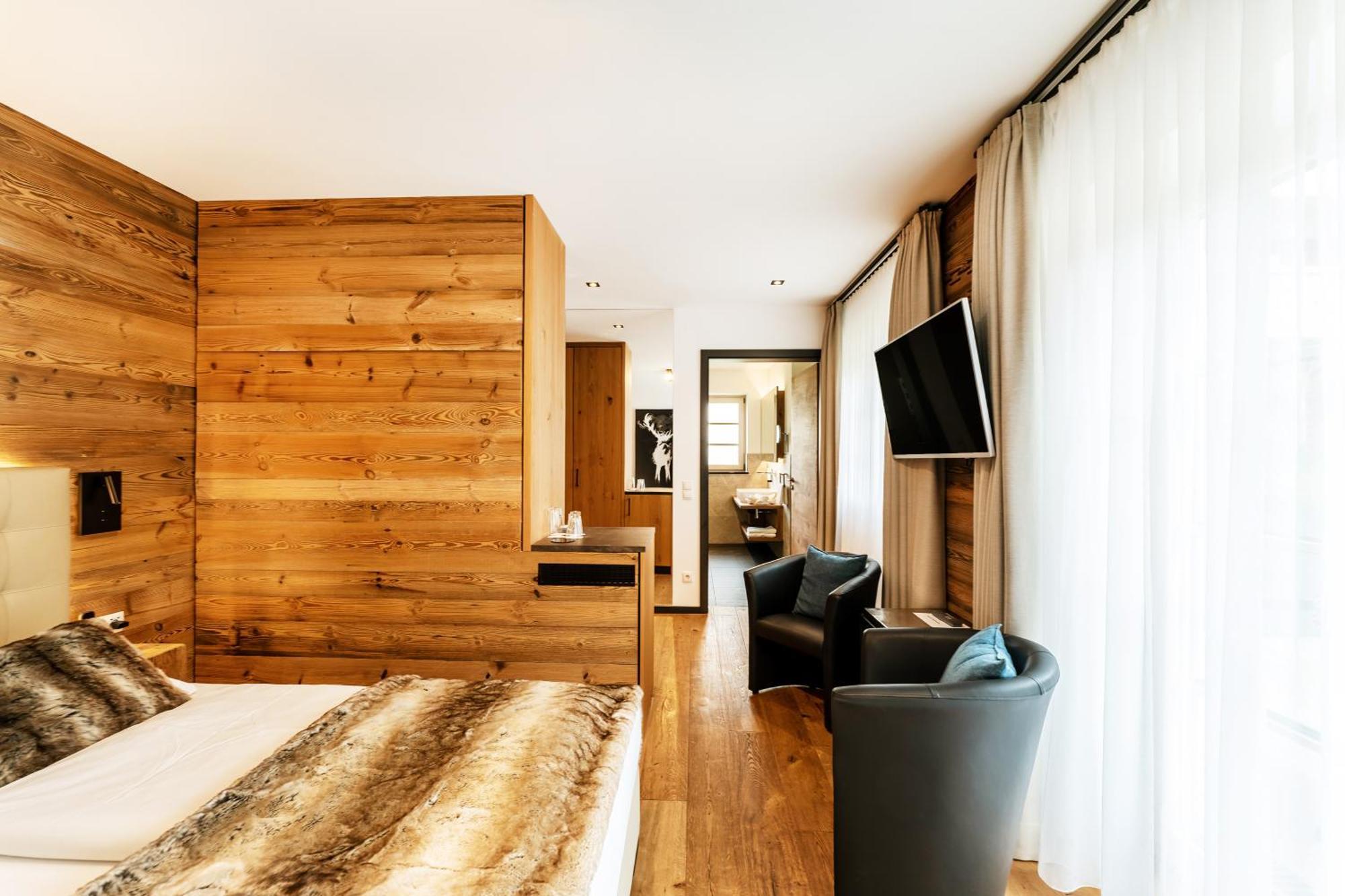 Hotel Bayerischer Hof Оберщауфен Екстериор снимка