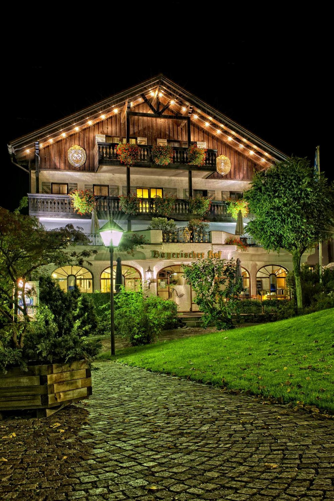 Hotel Bayerischer Hof Оберщауфен Екстериор снимка