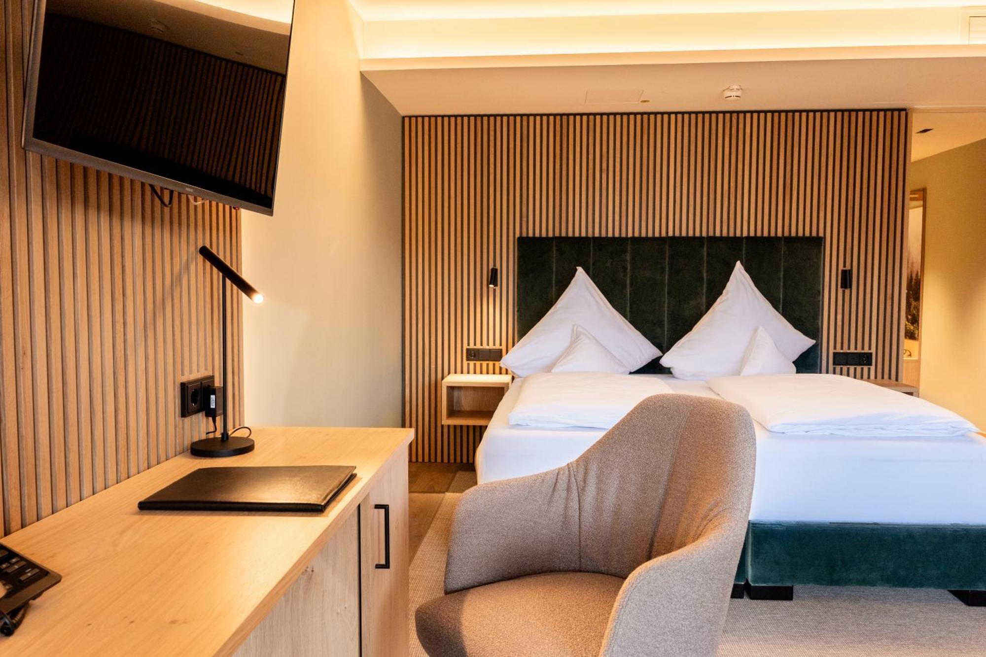 Hotel Bayerischer Hof Оберщауфен Екстериор снимка